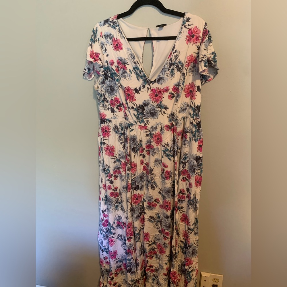 Torrid size 2x floor length floral dress w/ slit and keyhole back